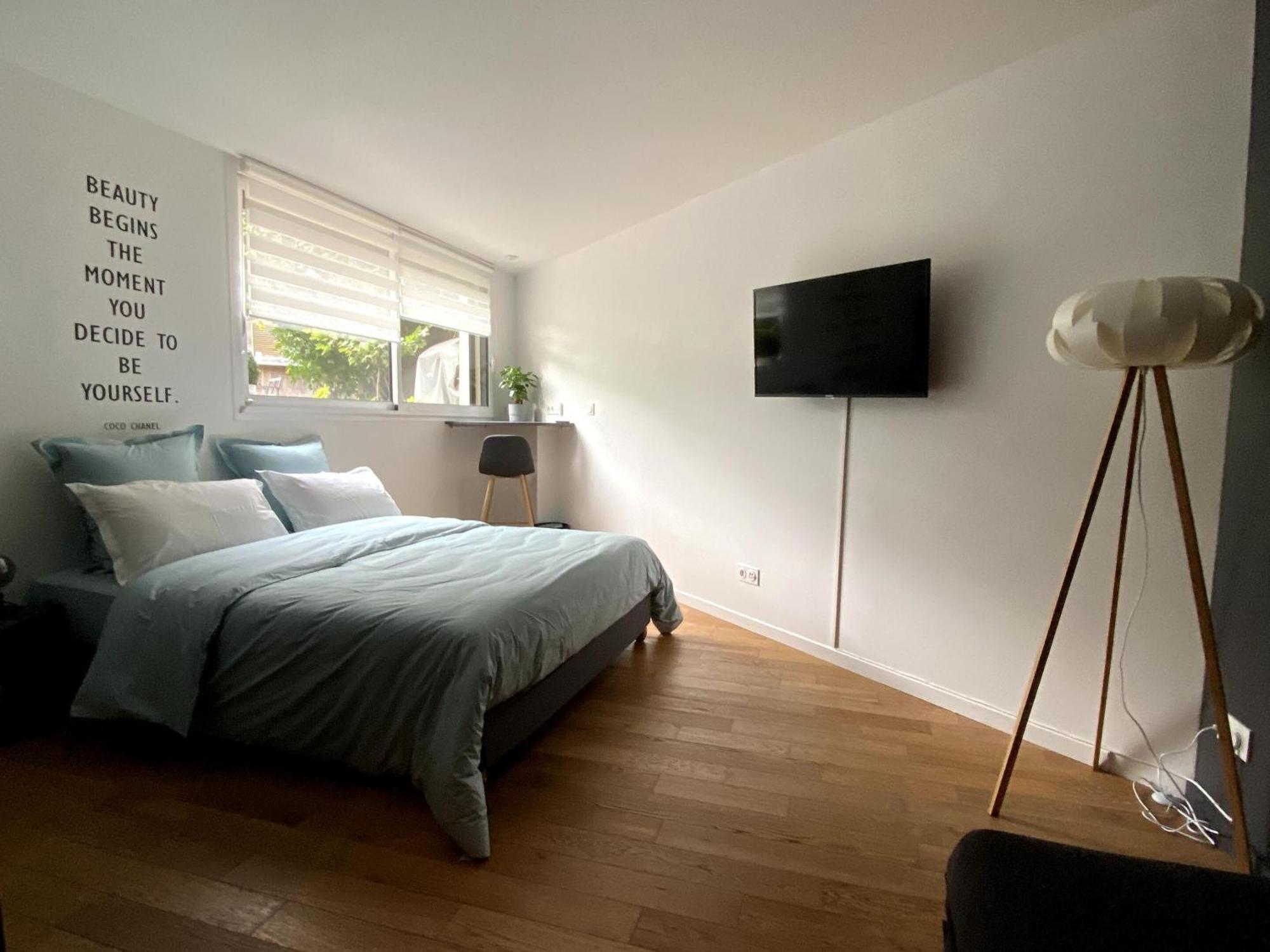 Au 10 Bed & Breakfast Luisant Quarto foto