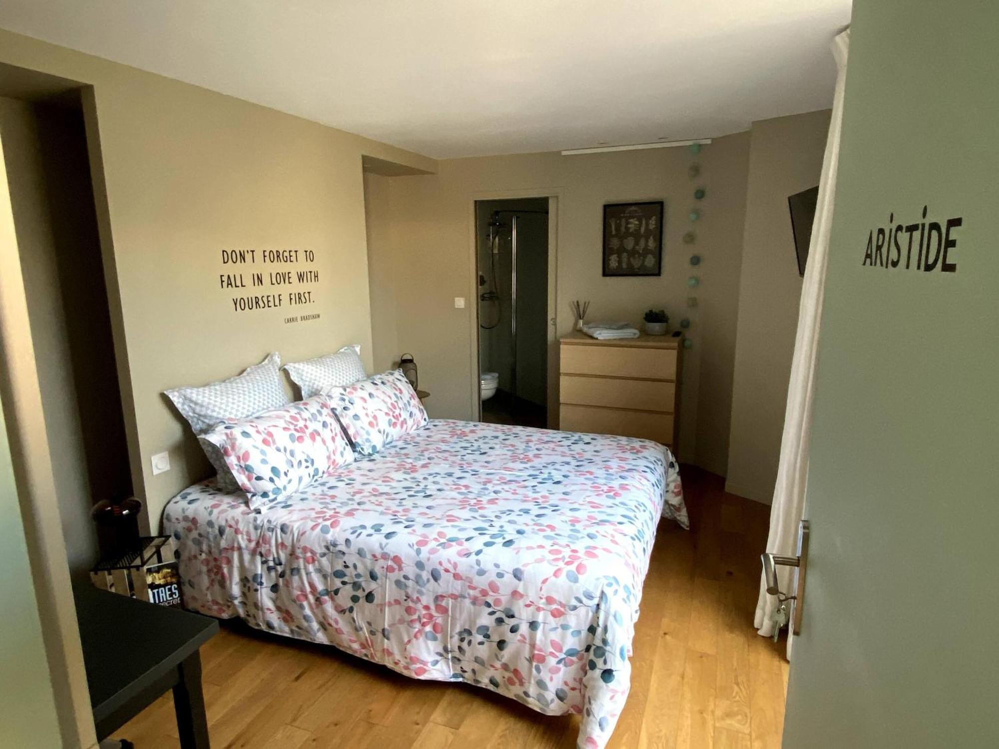Au 10 Bed & Breakfast Luisant Quarto foto