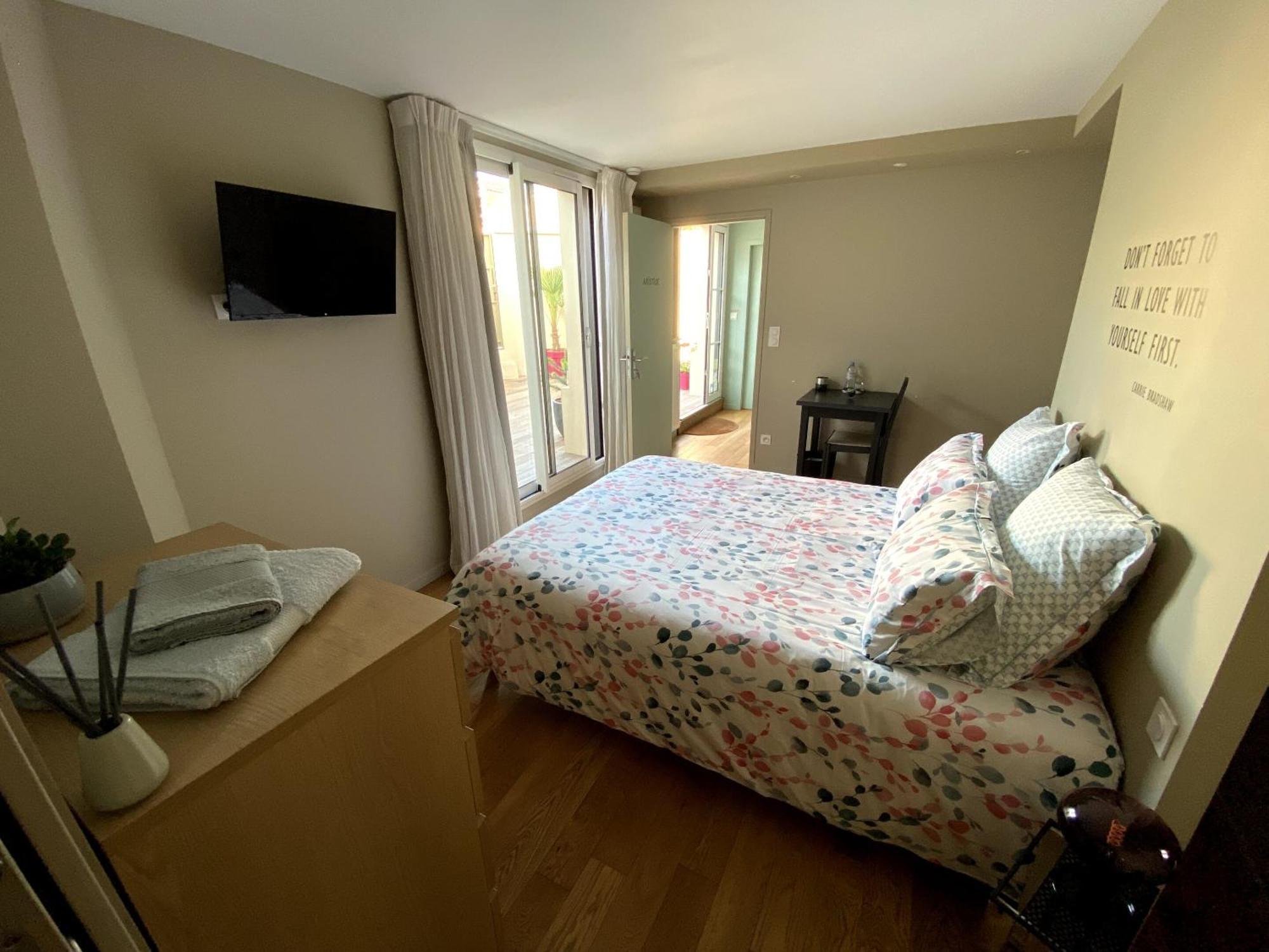 Au 10 Bed & Breakfast Luisant Quarto foto